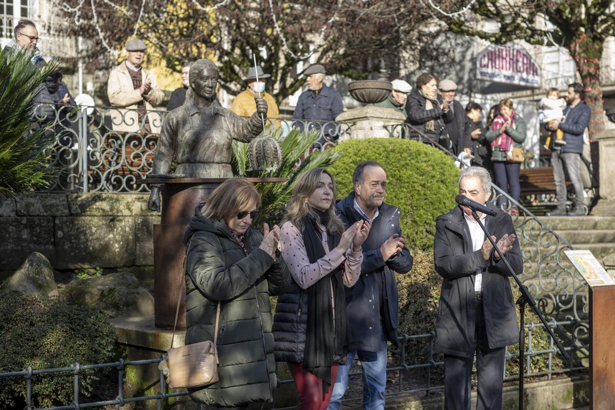 Una ovación en homenaje a la profesora, tras el minuto de silencio.