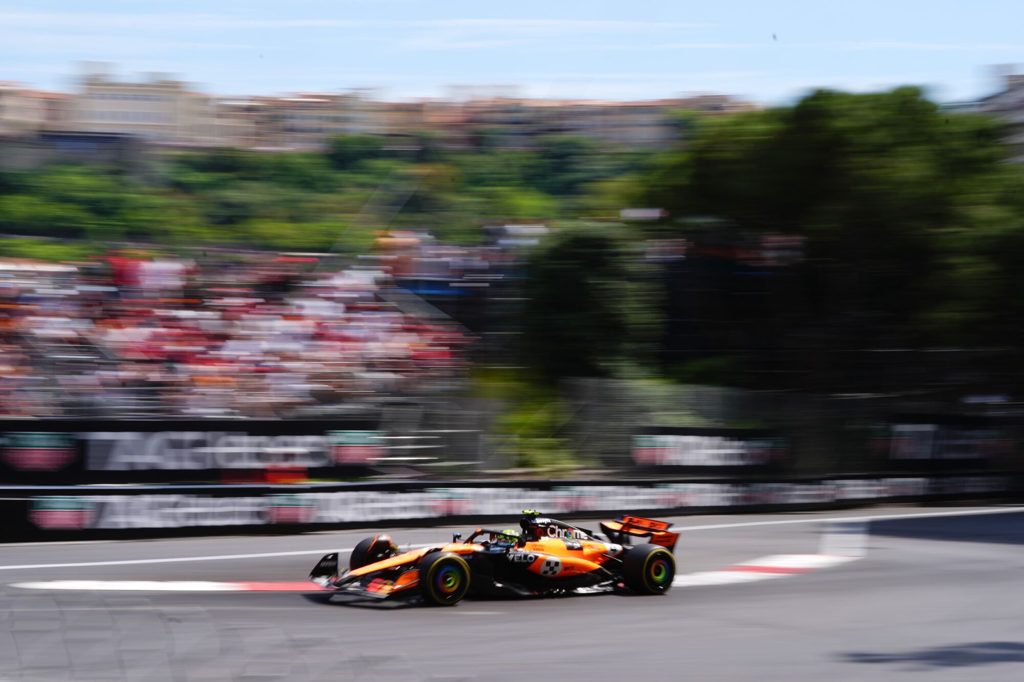 25 May 2025, Monaco: British Formula One driver Lando Norris of the McLaren team drives during the Formula 1 Monaco Grand Prix, at the Circuit de Monaco. Photo: David Davies/PA Wire/dpa 25/05/2025 ONLY FOR USE IN SPAIN. David Davies/PA Wire/dpa;motor rallying;motorsport;Formula 1 Monaco Grand Prix;