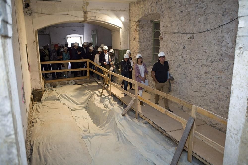 Visita de la alcaldesa de Gijón y los portavoces municipales a las obras de Tabacalera