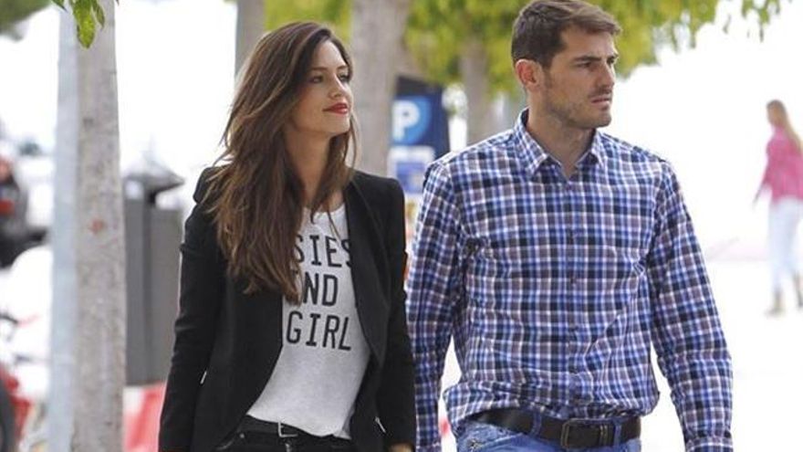 Sara Carbonero, junto a Iker Casillas.