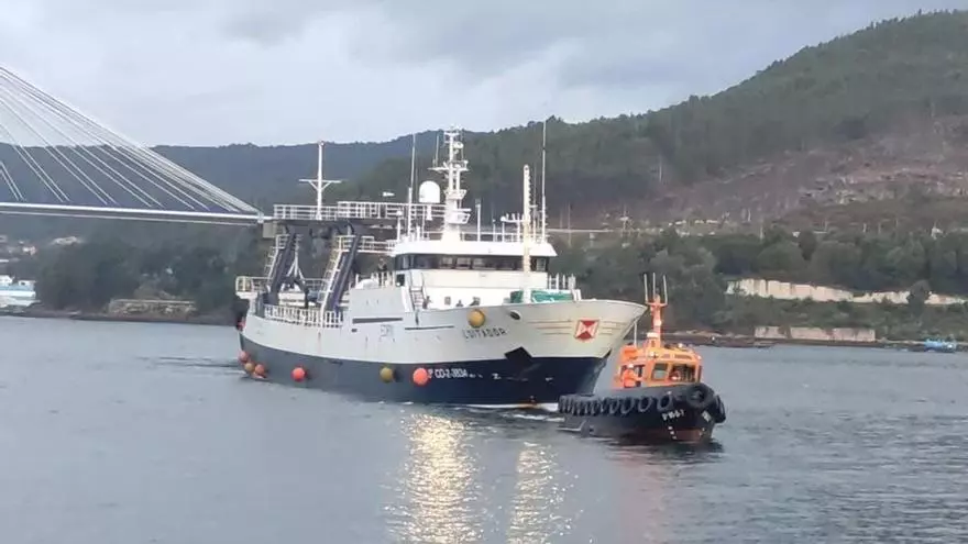 Así fue la asistencia al pesquero «Loitador» para evacuar un tripulante