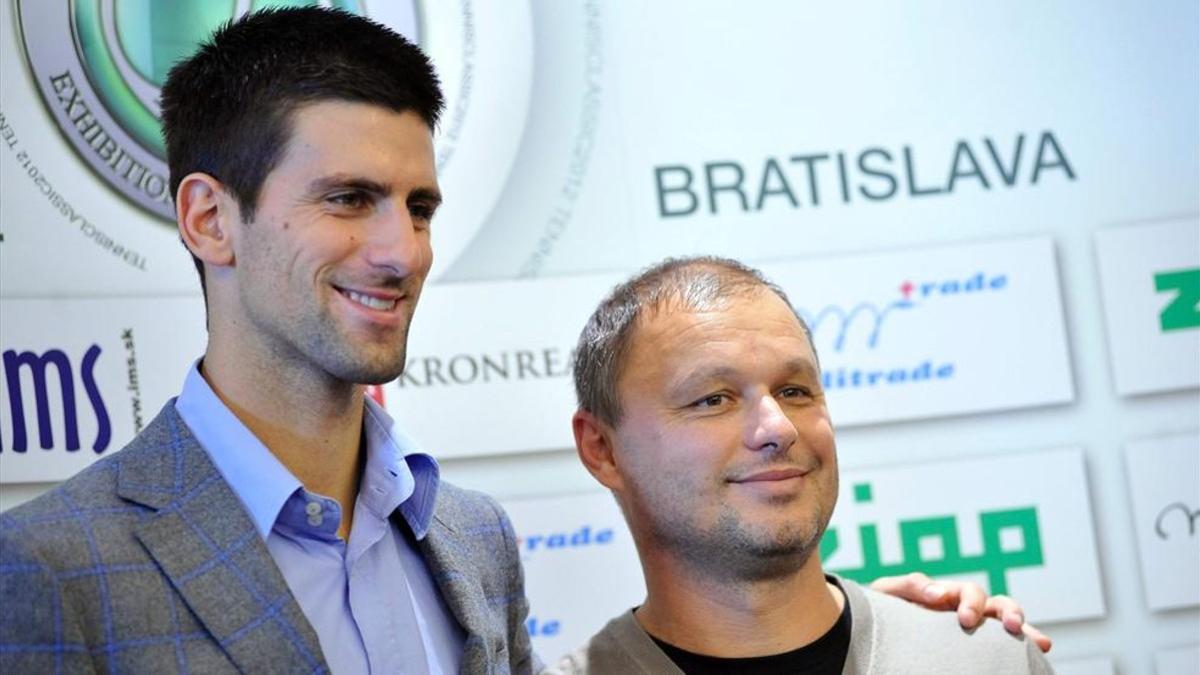 Djokovic junto a su entrenador Marian Vajda