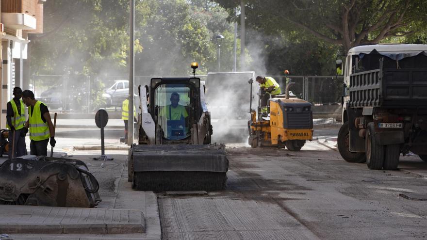 Inician las obras de asfaltado de 20 calles y caminos de Xàtiva