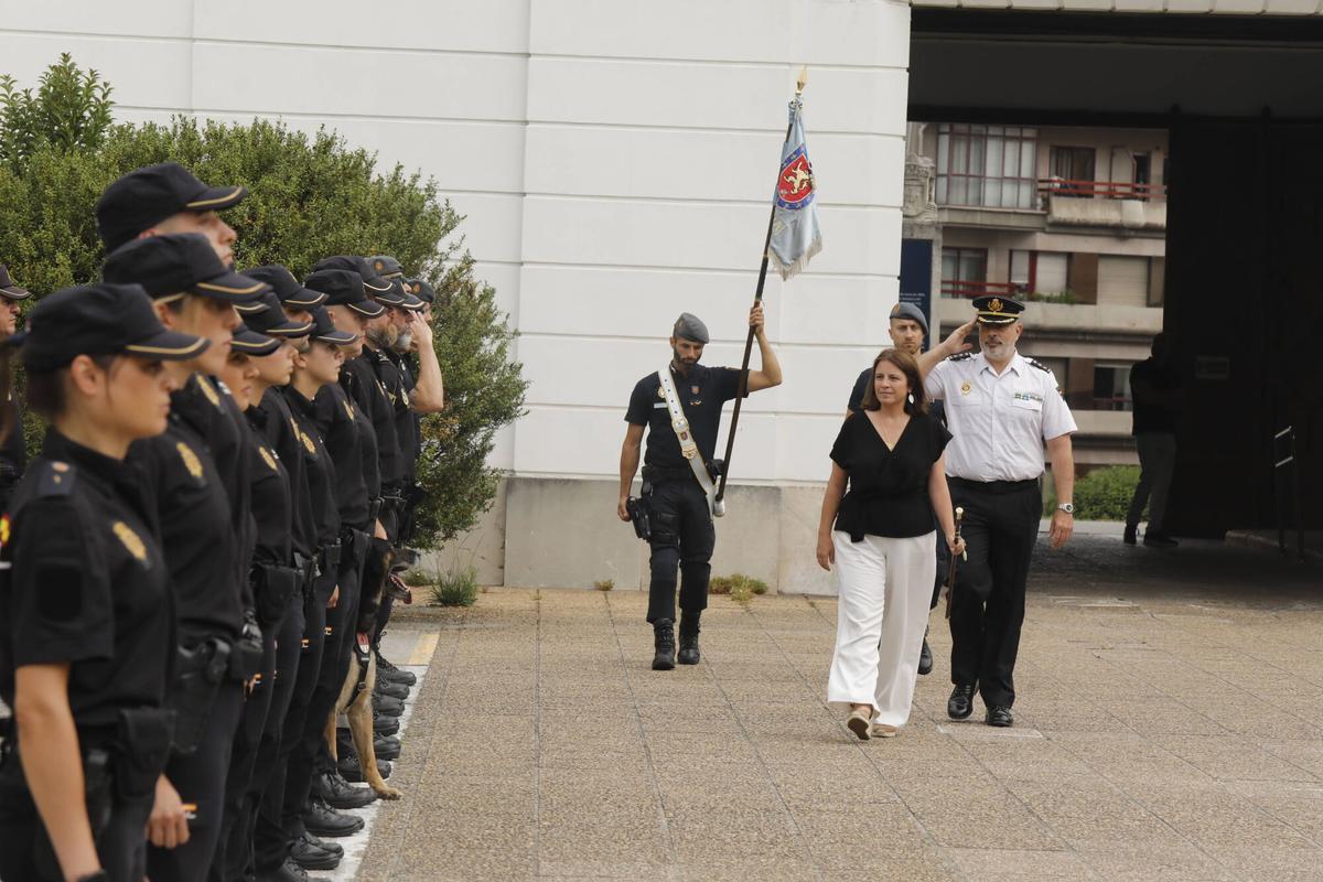 Oviedo. Acto de presentación de los 31 policías en periodo de prácticas de la Jefatura Superior de Policía de Asturias. En las dependencias policiales de Buenavista