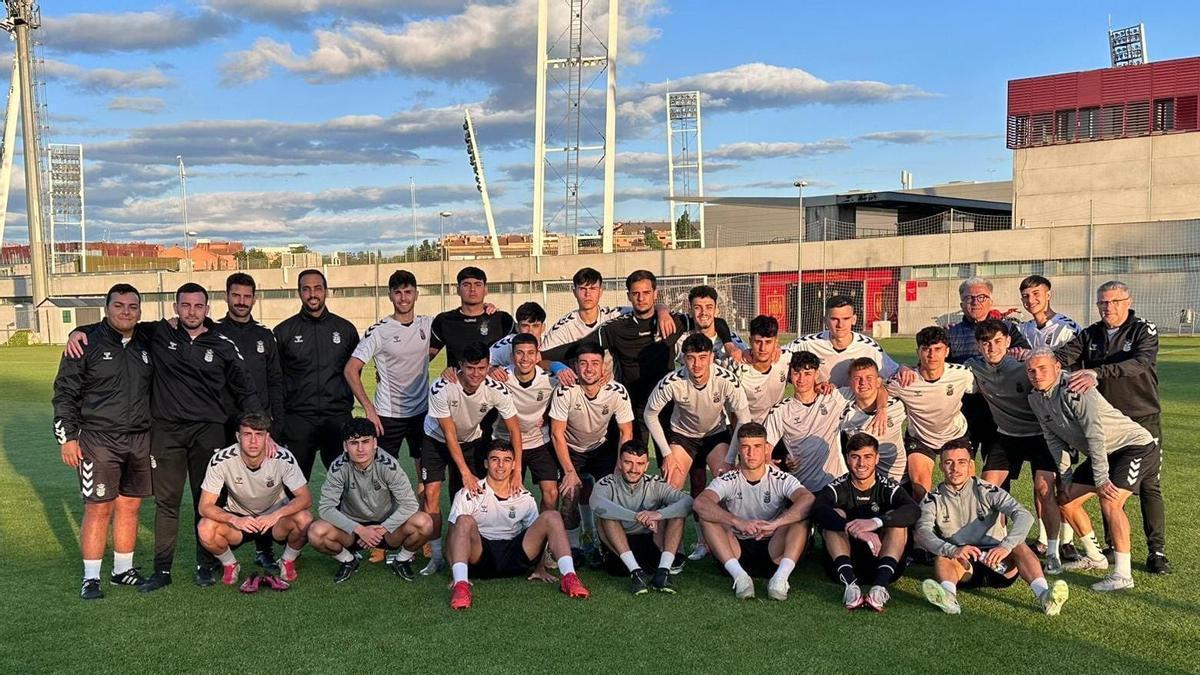 El equipo juvenil de División de Honor de la Unión Deportiva en la Ciudad Deportiva de Las Rozas