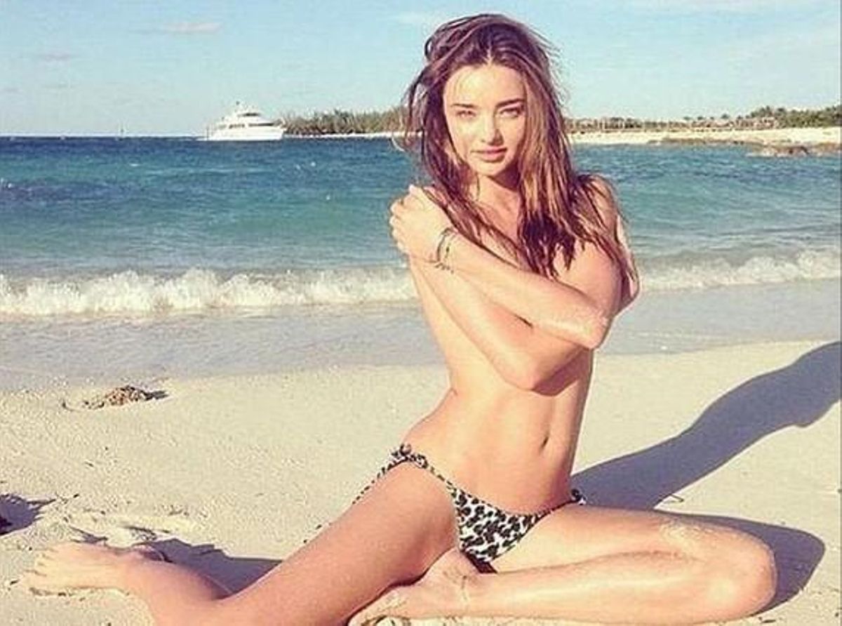 Miranda kerr posa en ’topless’ per promocionar Kora Organics, la seva nova línia de cosmètica natural. Miranda kerr posa en ’topless’ per promocionar Kora Organics, la seva nova línia de cosmètica natural.