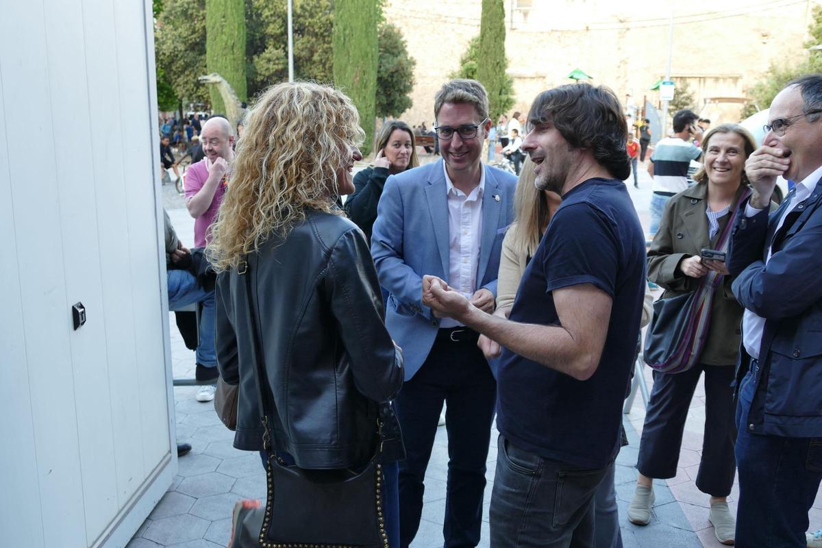 EN IMATGES | La plaça Catalunya de Figueres s'omple de gom a gom amb el concert de l'Orquestra Di-Versiones