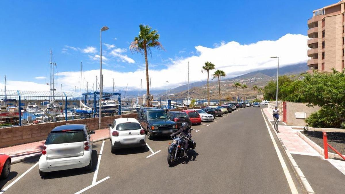 La avenida de Colón, en el núcleo costero de Radazul