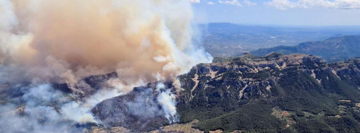 Un incendi al Baix Ebre crema 570 hectàrees, el 90% als Ports Un incendi al Baix Ebre crema 570 hectàrees, el 90% als Ports