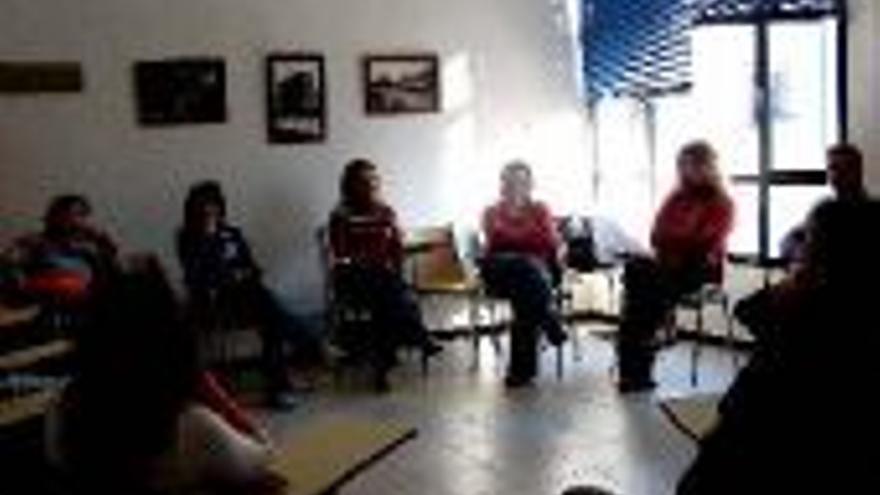 Un curso forma a una veintena de educadores para enseñar los valores de paz e igualdad