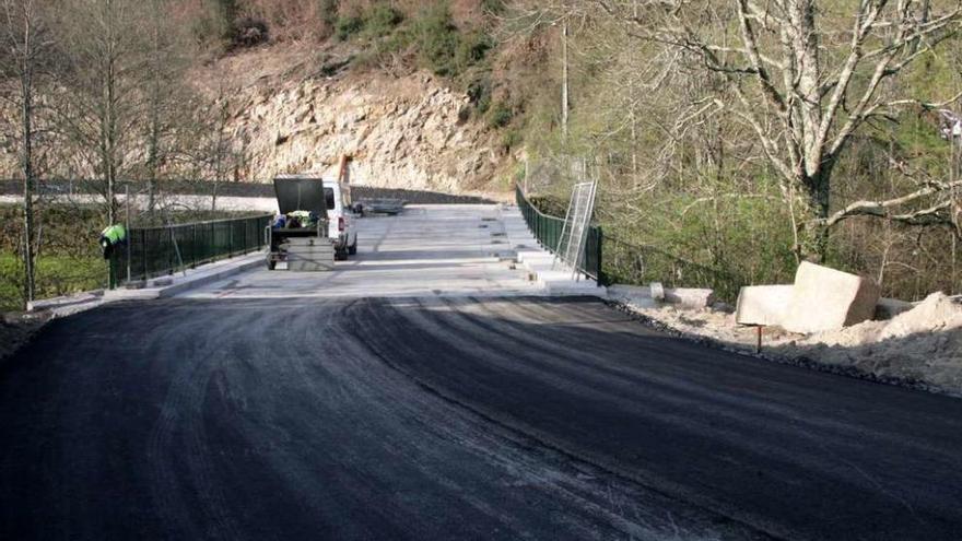 El nuevo puente amplía sensiblemente las dimensiones de la estructura anterior. // Bernabé/Víctor Espiño