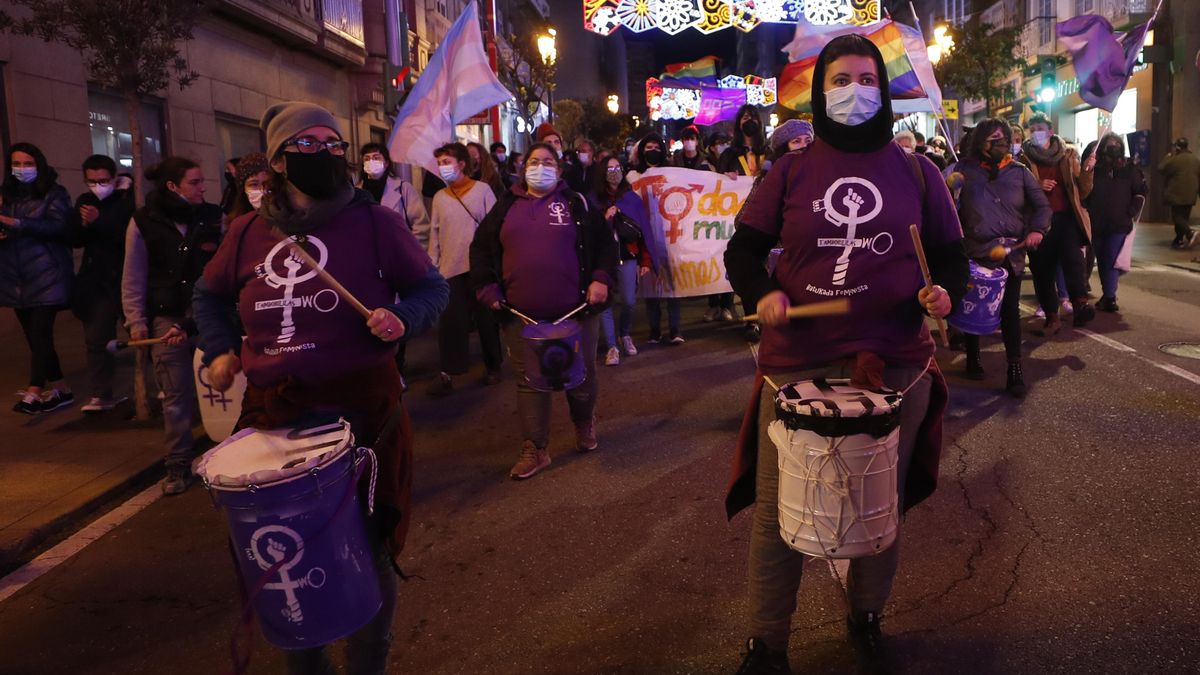 25N: Galicia salió a la calle vestida de morado