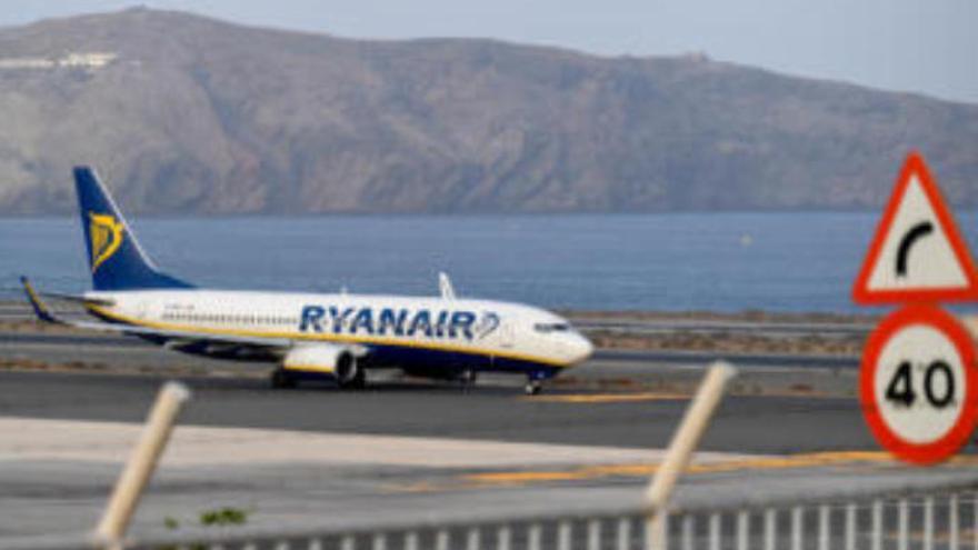 Ryanair podría reanudar en verano parte de los vuelos cancelados con Canarias.