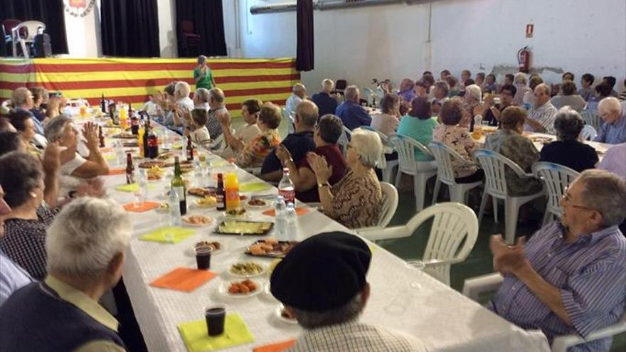 El consistorio invita a los mayores a merienda y bailes de salón