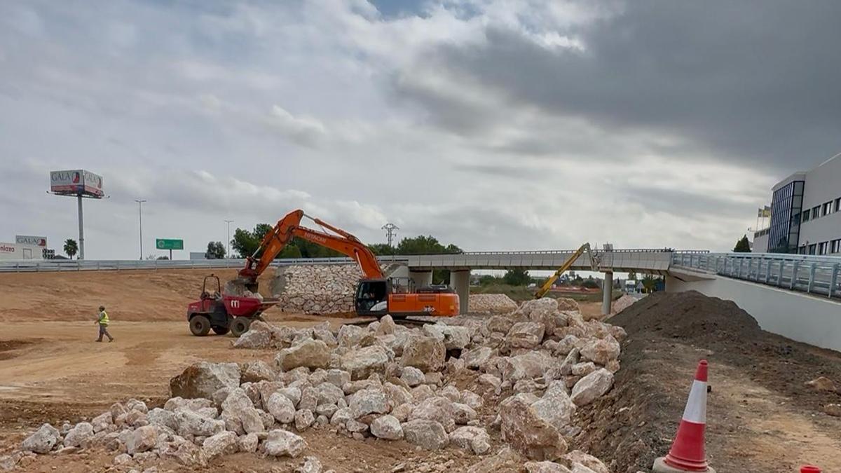Ya está abierto el tráfico el puente de aceso a Bonaire reconstruido tras la dana.