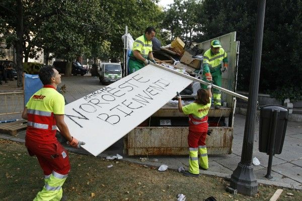 Desalojo de los indignados acampados en la Puerta del Sol y el Paseo del Prado