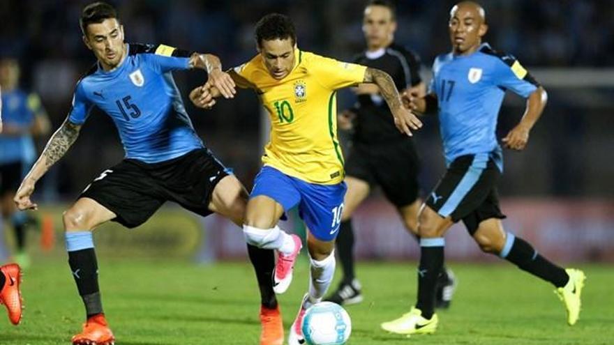 Brasil sigue al frente del ranking FIFA y España cierra el &#039;Top 10&#039;