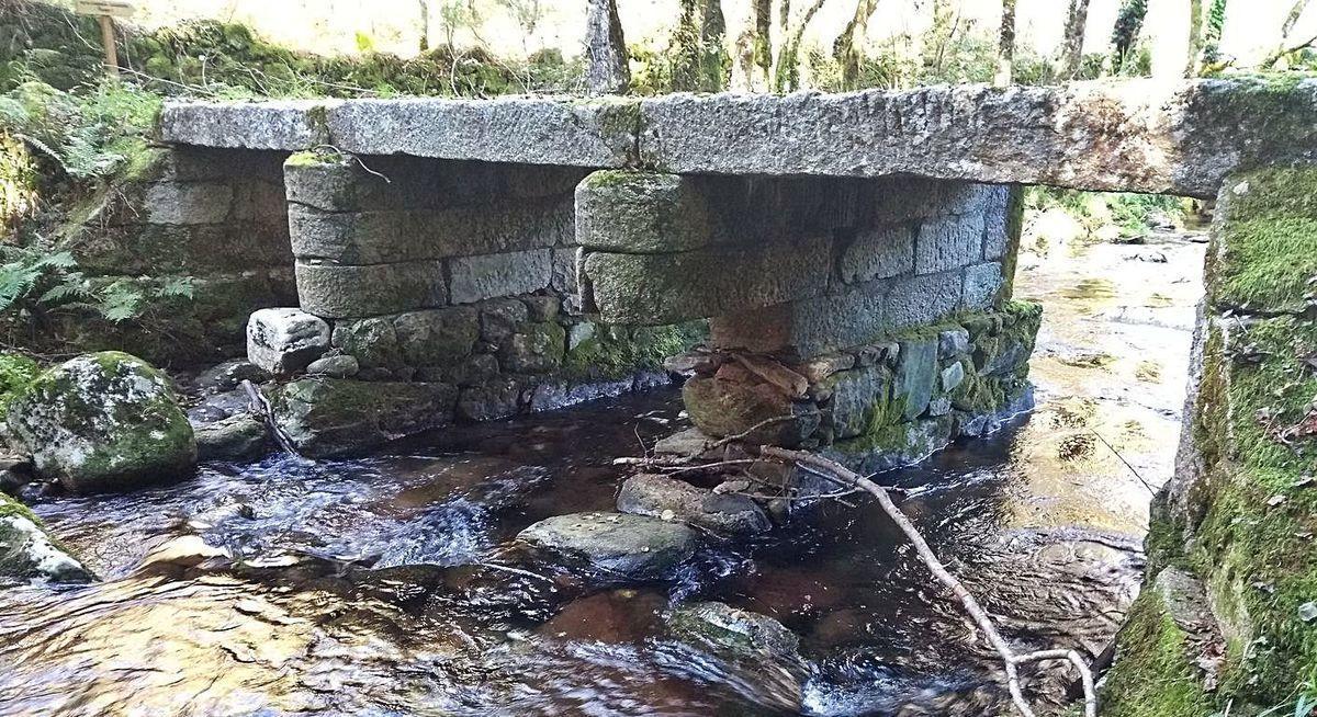 A derruba inminente da ponte dos Portamuíños