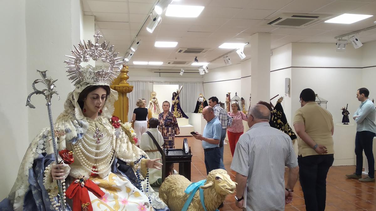 Panorámica de la sala donde se exhiben las piezas.