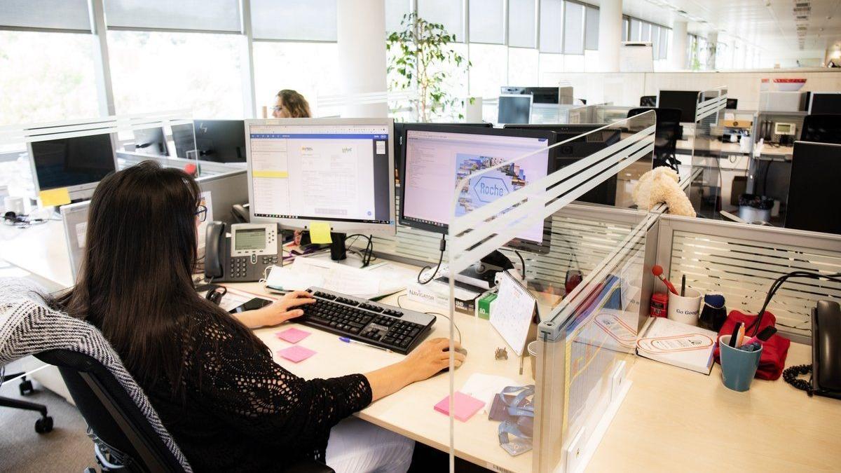 Trabajadora en una oficina