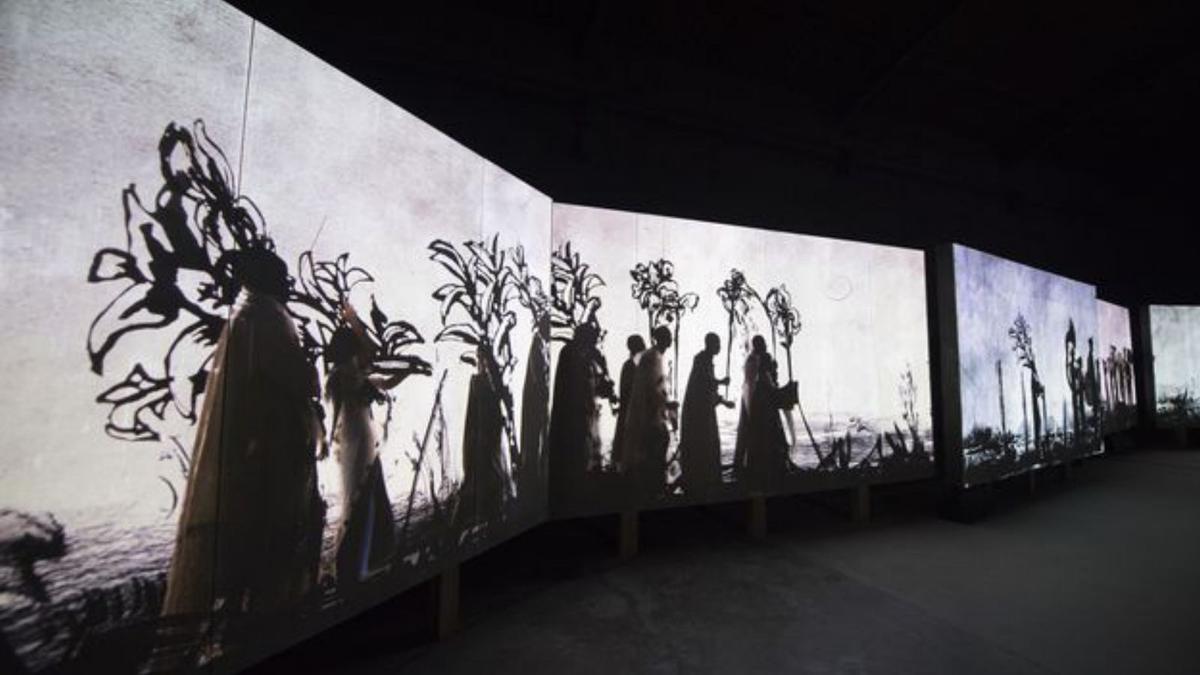 La instalación Double Bind de Juan Muñoz, considerada la obra cumbre del artista, está instalada temporalmente en Proyecto Planta | Activos