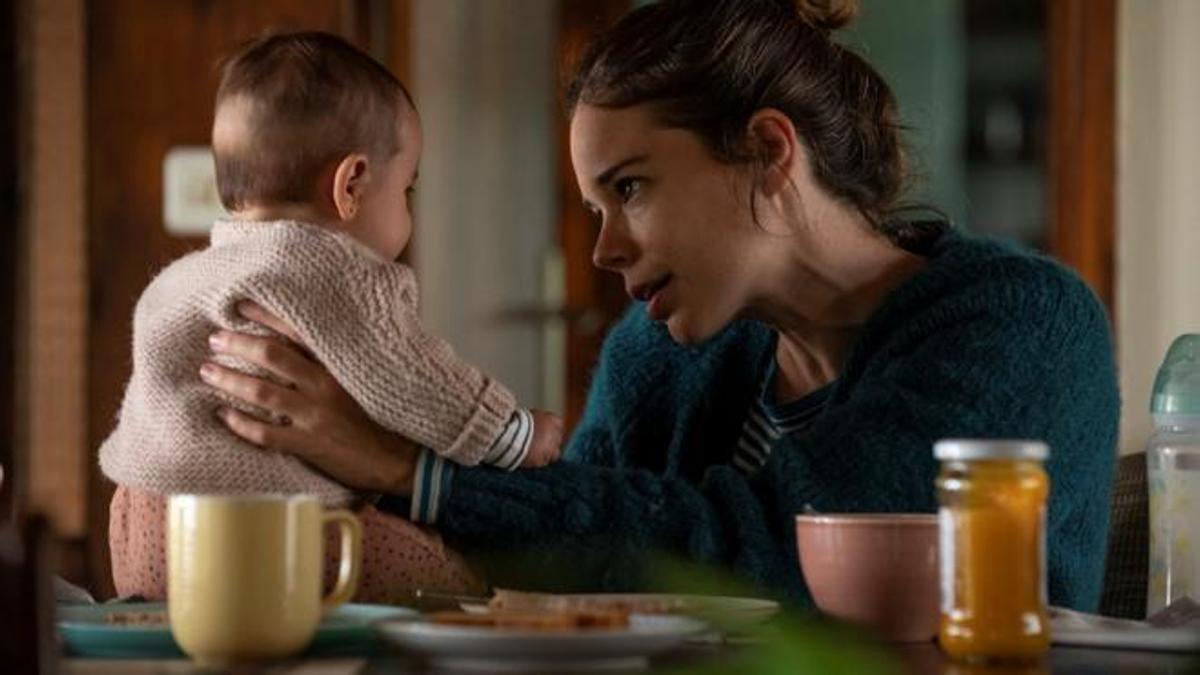 Laia Costa, en un fotograma de 'Cinco lobitos'.