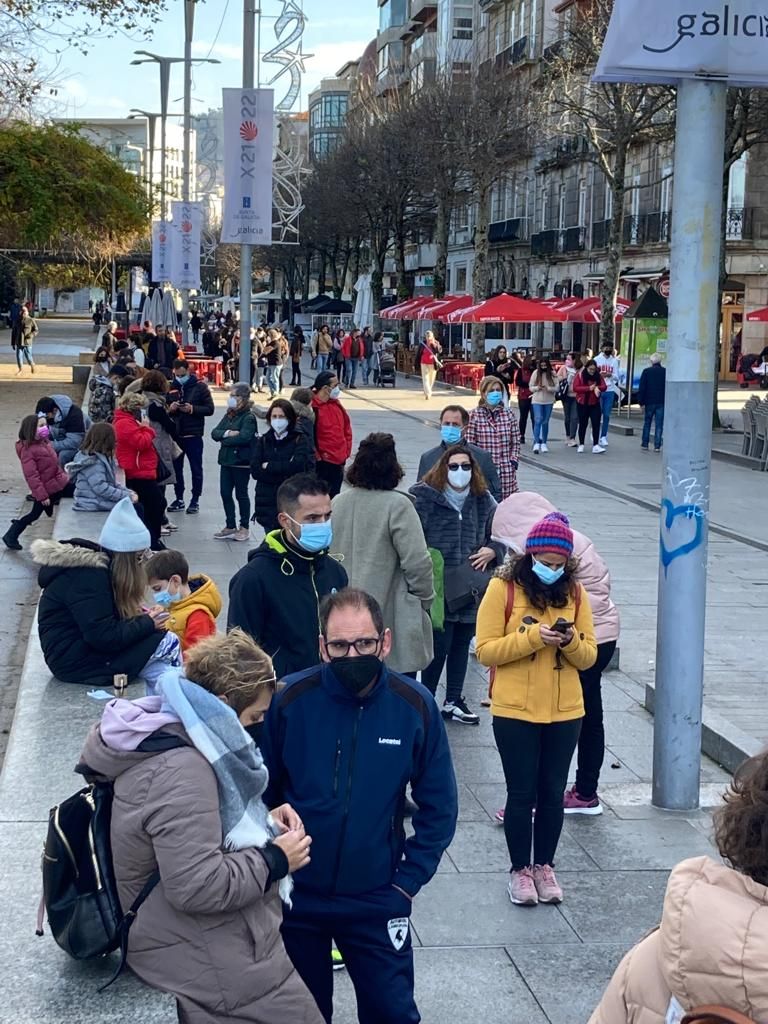 Los vigueses buscan blindarse frente al COVID antes de la Navidad