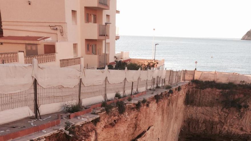 Un derrumbe para las obras de un hotel de 24 plantas en primera línea de Calp