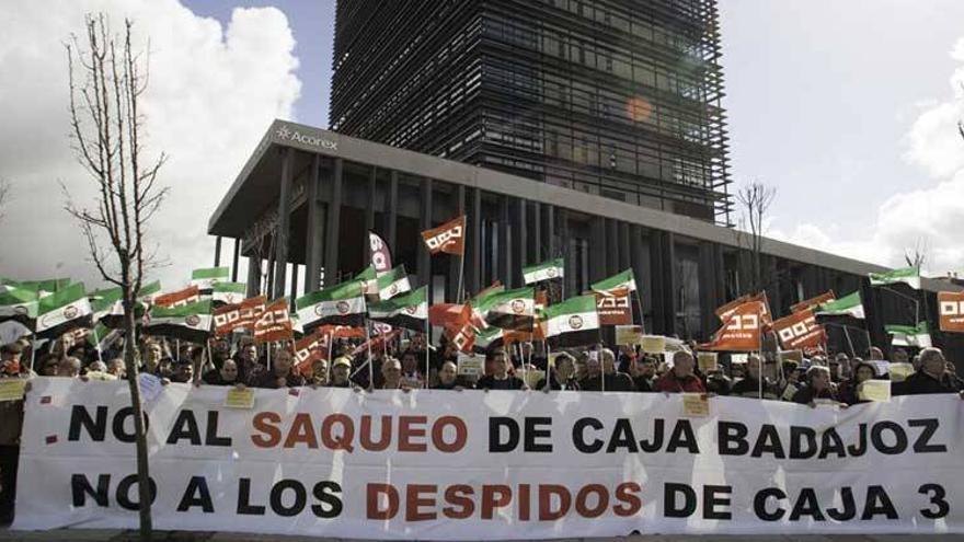 Caja3 incluye un nuevo cierre de 14 oficinas de Caja Badajoz, según los sindicatos