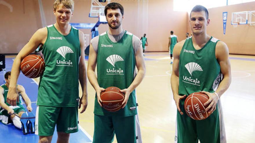 Los internacionales Kuzminskas, Markovic y Nedovic, ayer en la pista auxiliar.