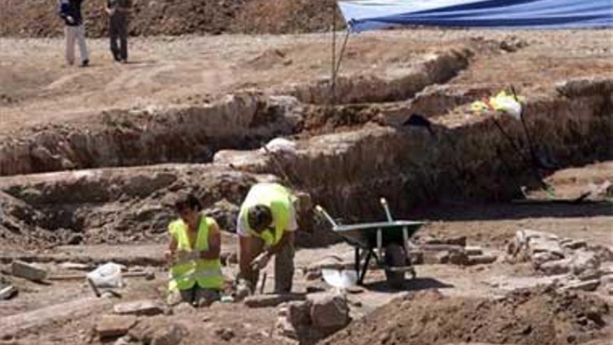 Aparecen restos de enterramientos musulmanes en la excavación del cuartel Hernán Cortés de Mérida