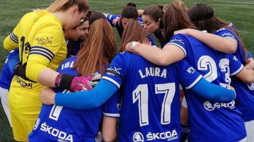 El Oviedo Femenino, ayer, antes del encuentro ante el Vitoria.