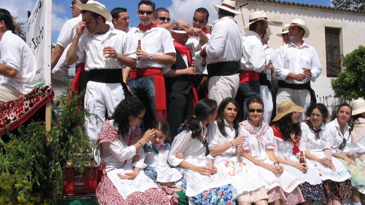 Romeros en una de las carrozas de una pasada edición de la fiesta.