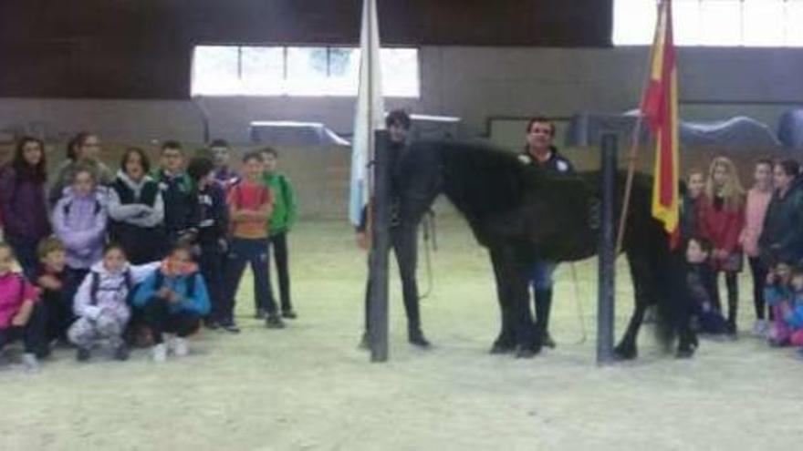 Alumnos de Vila de Cruces y Piloño visitan Boqueixón