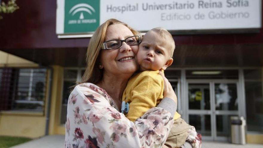 Una abuela dona parte de su hígado para su nieto en una intervención pionera