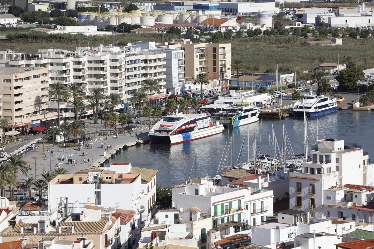 La reordenación del puerto de Ibiza.