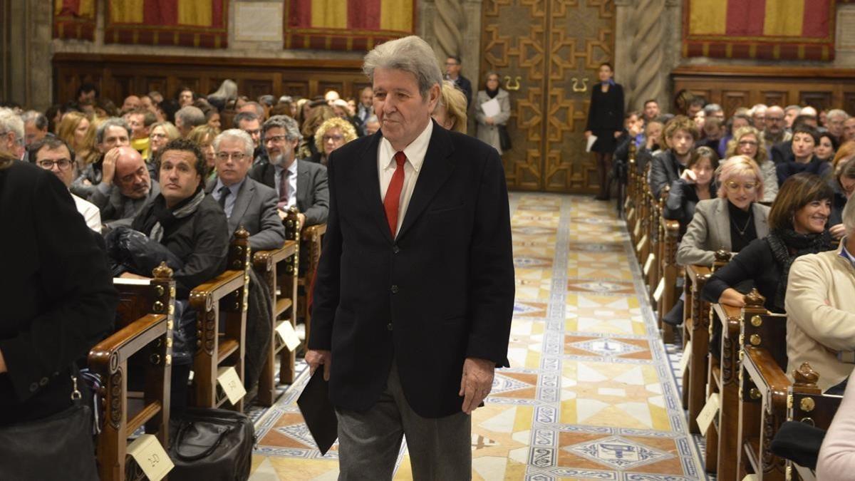 Jorge Herralde en el Saló de Cent del Ayuntamiento, donde recogió el premio Atlàntida.