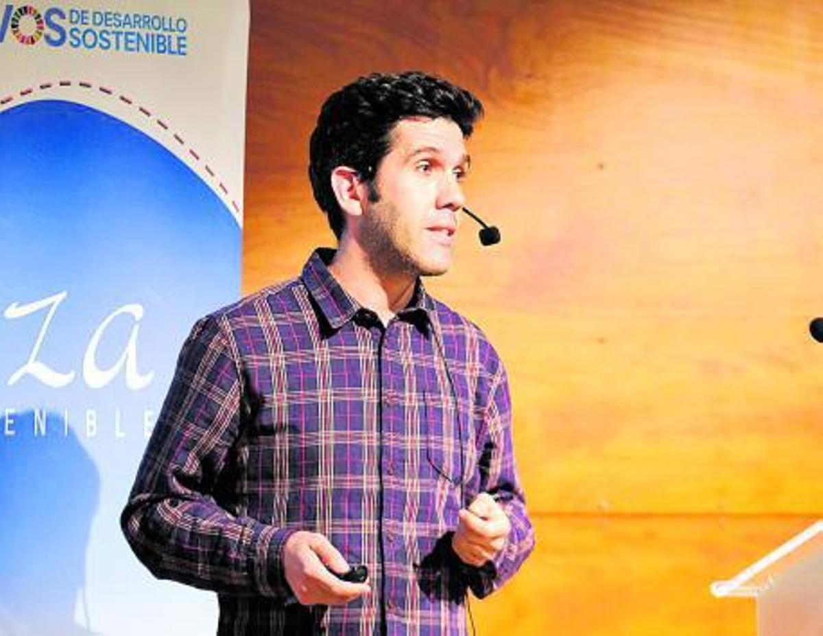 Cinco expertos analizan la situación de la gestión del agua en las Pitiusas | VICENT MARÍ