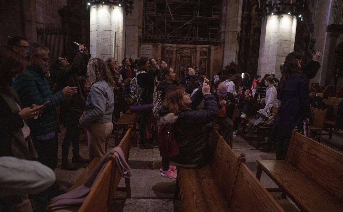 Fest des Lichtes auf Mallorca: So war die magische Acht am Freitag in der Kathedrale von Palma zu sehen