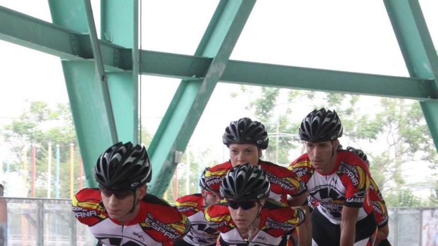 David López, al frente de la selección en un entrenamiento.