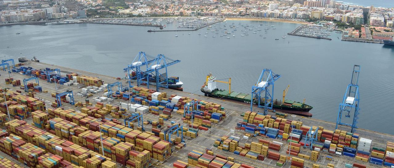 Vistas aéreas de la terminal de Opcsa, en el Puerto de Las Palmas.