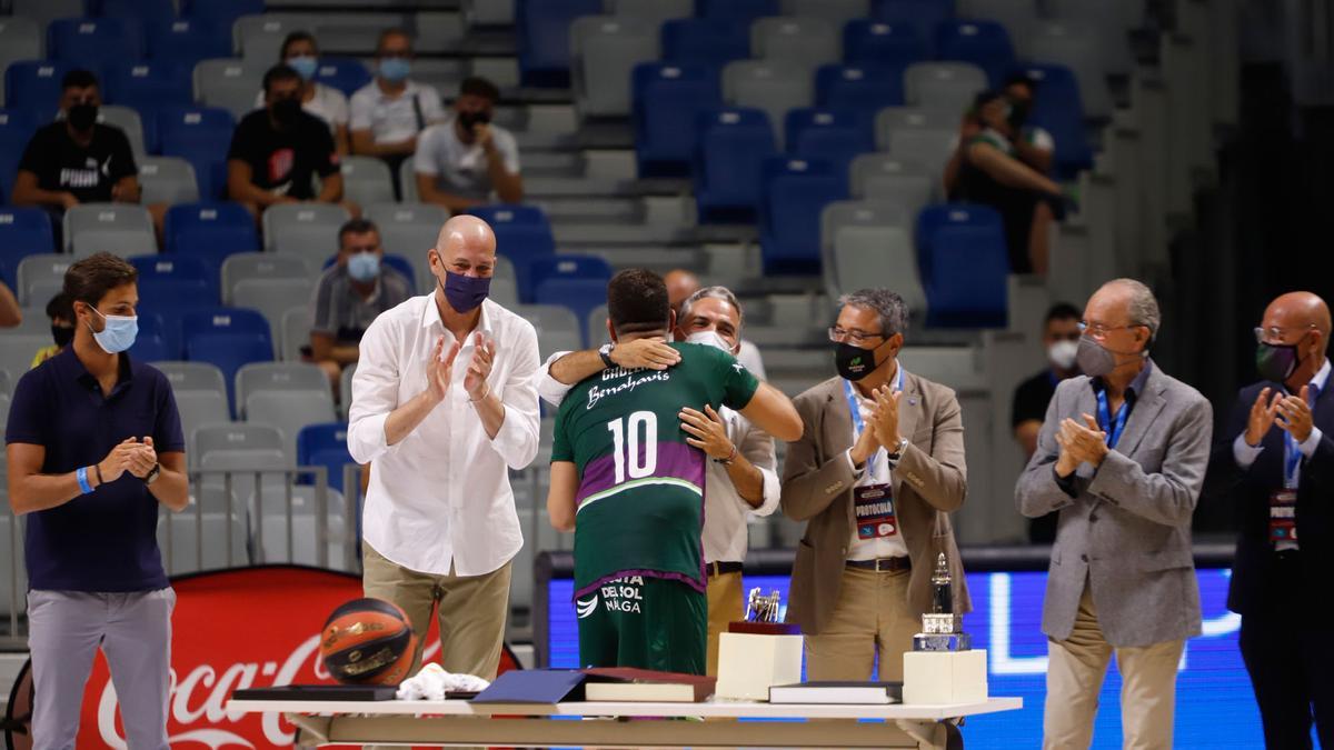 Carlos Cabezas juega su último partido con el Unicaja en el Carpena