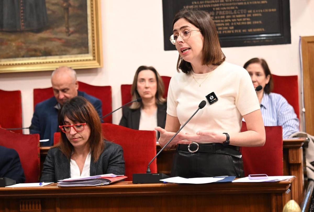 La portavoz de Compromís, Esther Díez, este lunes, en el pleno de febrero,