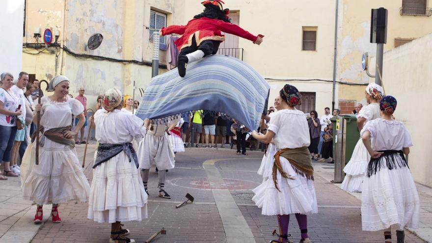 Xàtiva conmemora la Crema de la ciudad con el edicto y un desfile