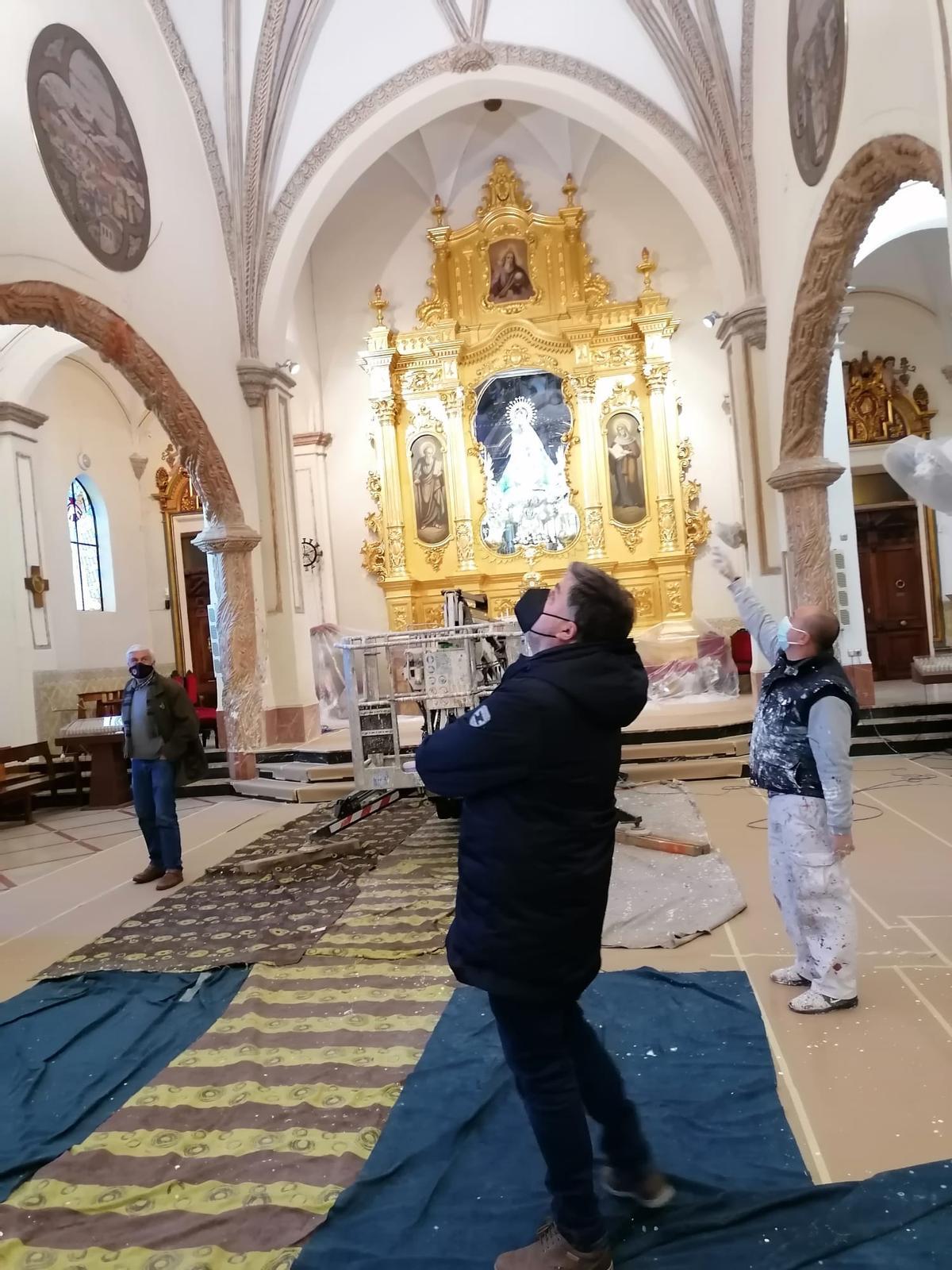 El concejal Andrés Martínez y el alcalde Fulgencio Cerdán visitando las obras en el Santuario de La Morenica.