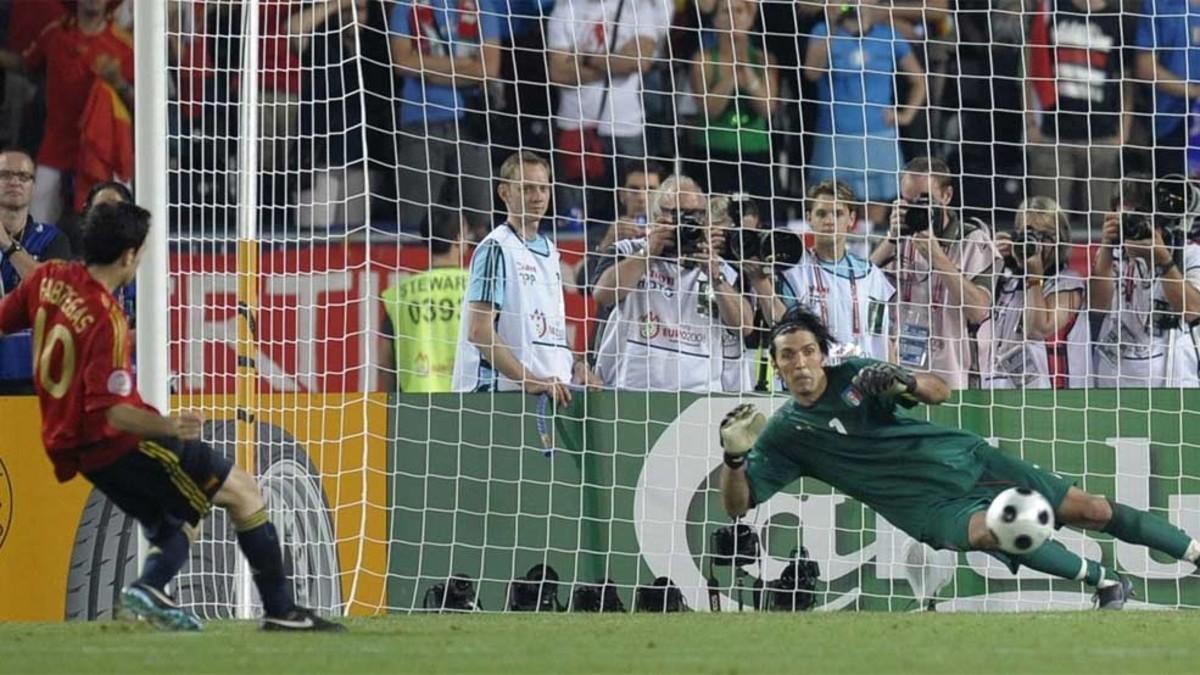 Cesc supera a Buffon en la tanda de penalties de Viena en 2008