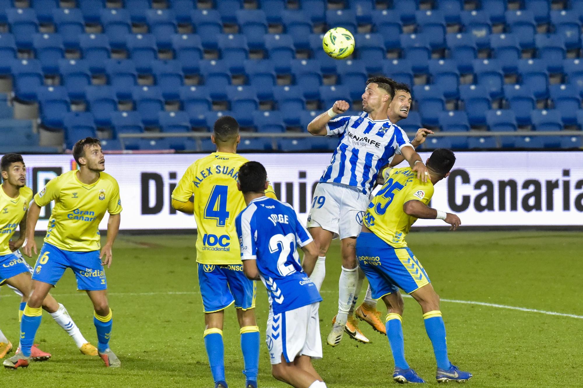 El partido del derbi UD Las Palmas - CD Tenerife, en imágenes