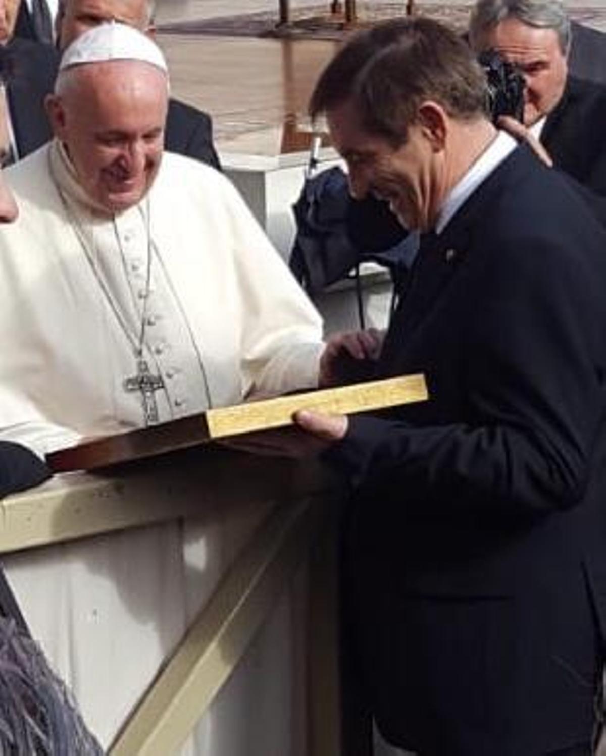 El Papa recibe a la junta de gobierno de la Agrupación de Hermandades y Cofradías de Córdoba