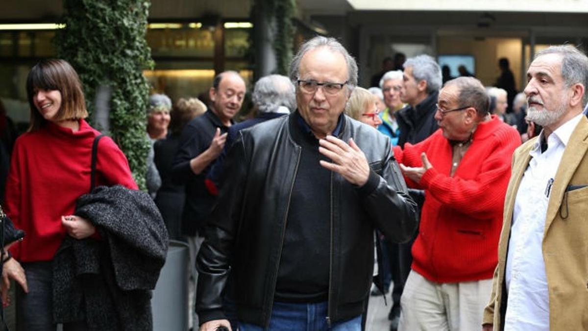 Joan Manuel Serrat y el Pare Manel, en el funeral de Carles Flavià.