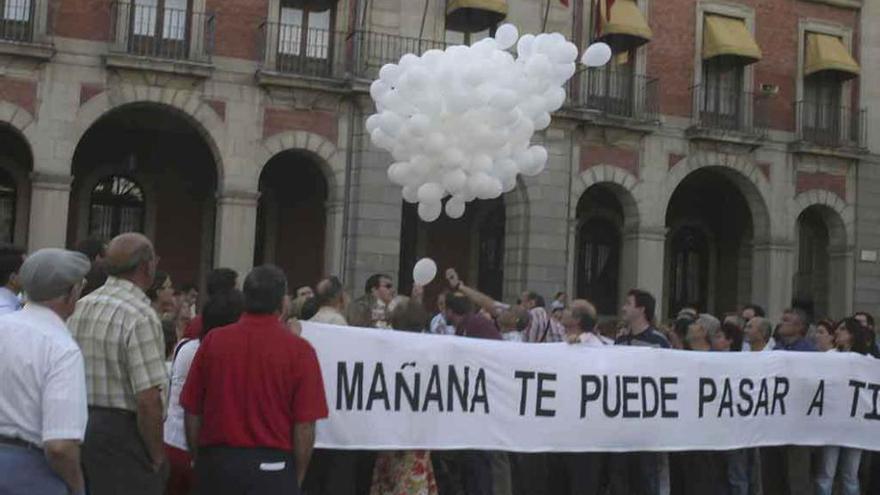 Perjudicados por la quiebra de Fórum y Afinsa en una manifestación en Zamora en junio de 2006.